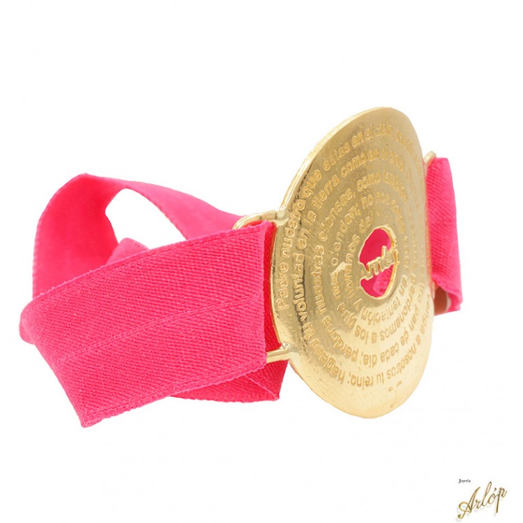 Pulsera placa Padre Nuestro en oro amarillo de 18 Kts. y cinta de color.