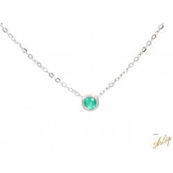 Gargantilla en oro blanco con 1 esmeralda engastada en bisel.