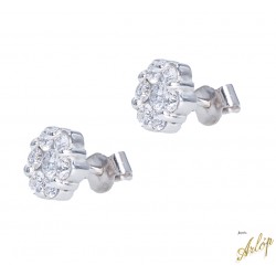 Topos flor en oro blanco de 18 kts con engaste invisible.